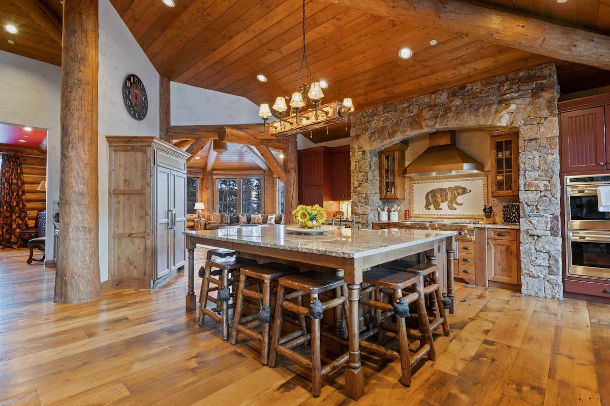 LX 313 Strawberry Park 7 Bedroom Platinum gallery image 5