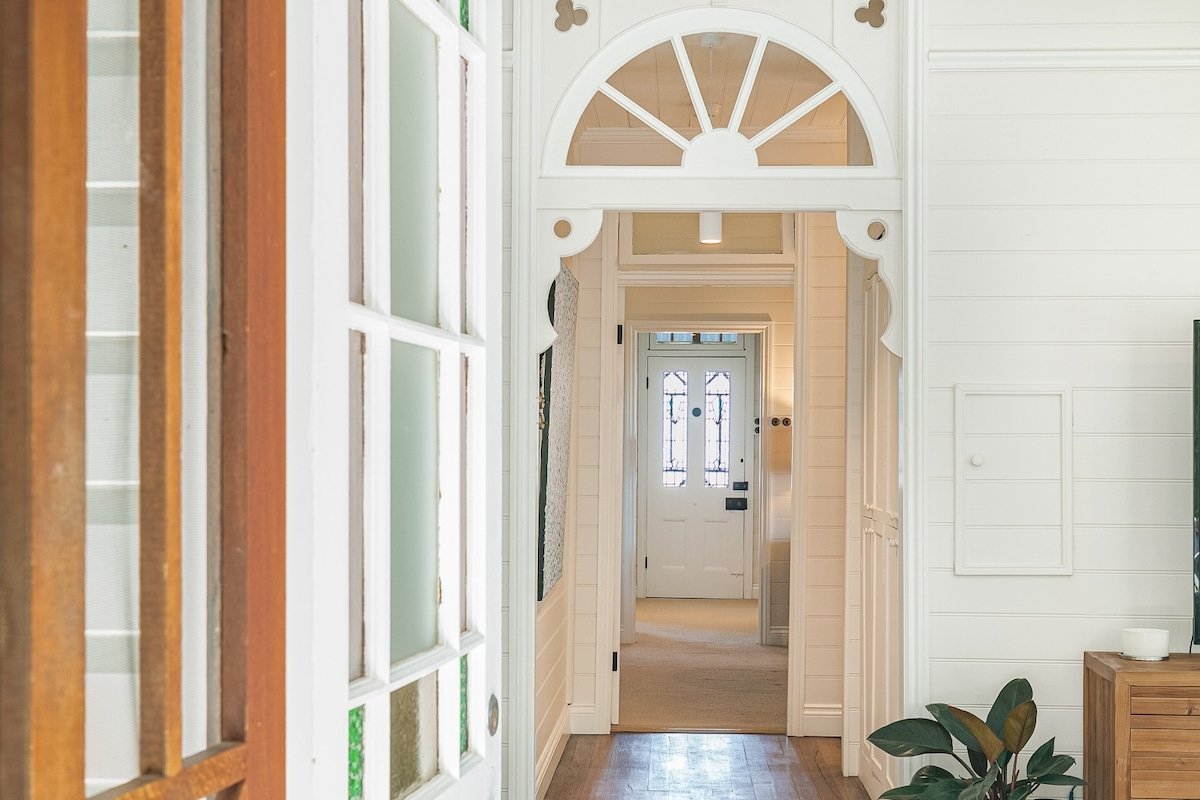 The Glenelg Whole Residence (8 persons) gallery image 3