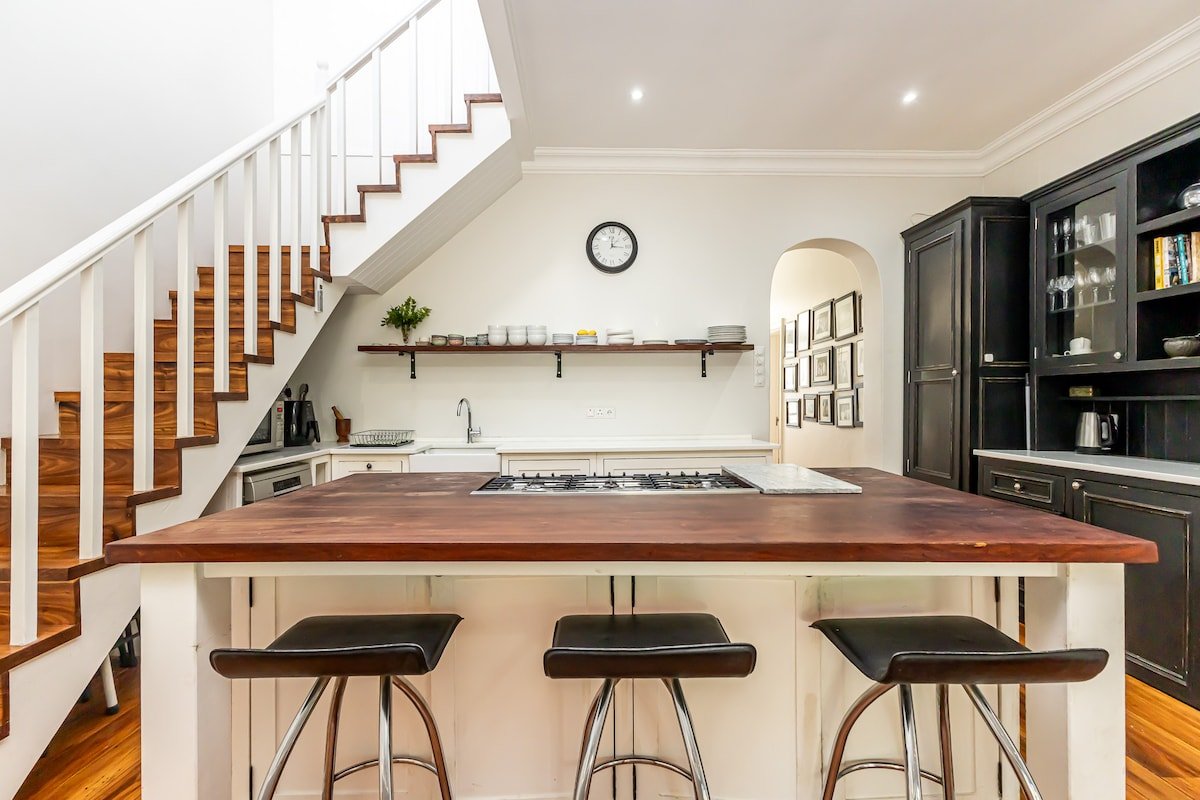 Woodside Villa gallery image 2