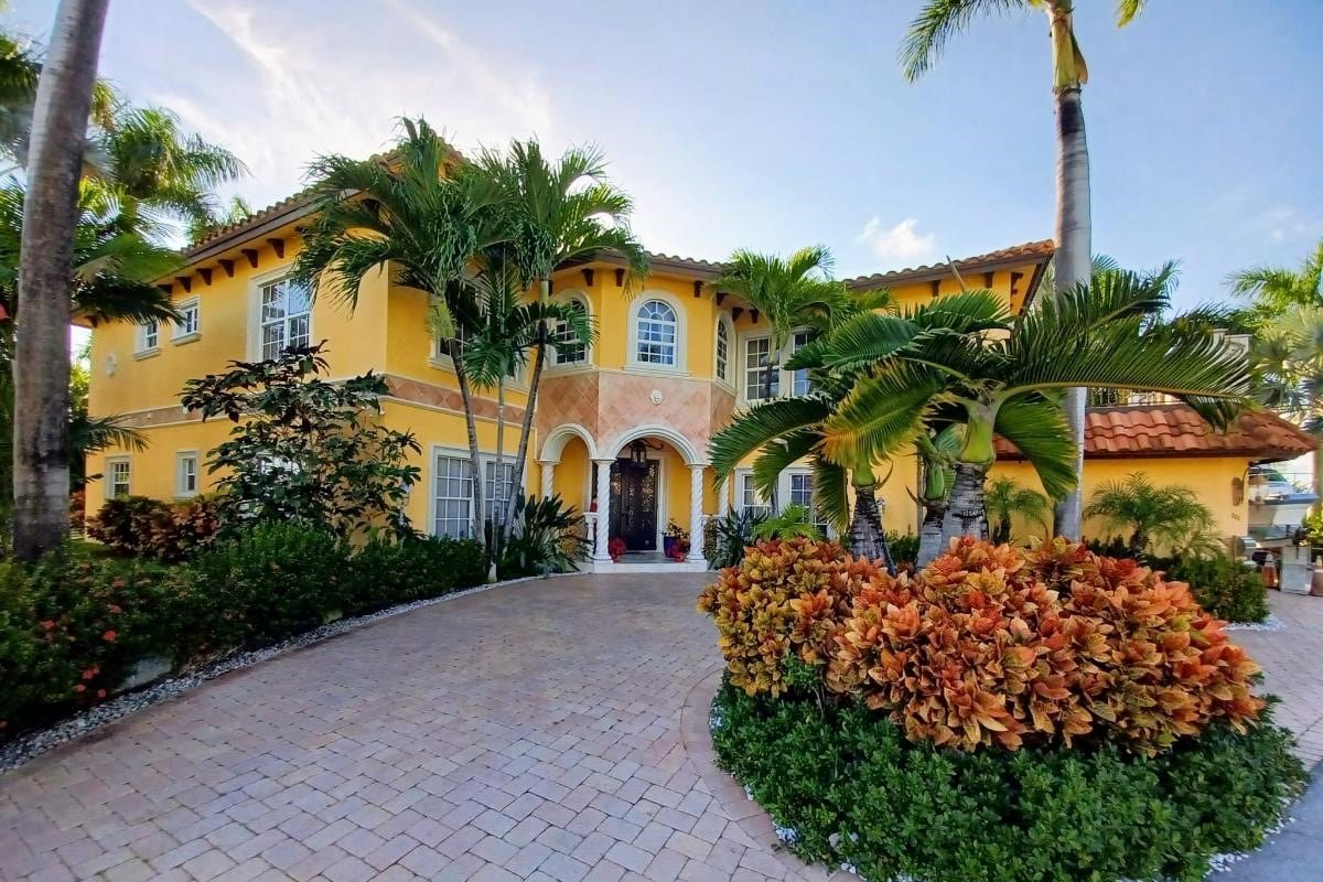 Mediterranean Villa on Unique Island gallery image 3