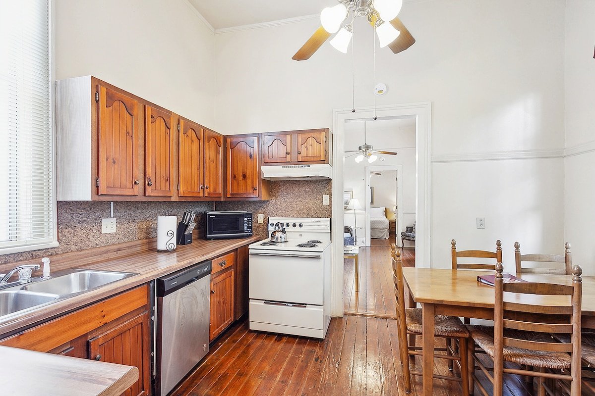 #6 French Quarter, Frenchmen Street, Verandah gallery image 5