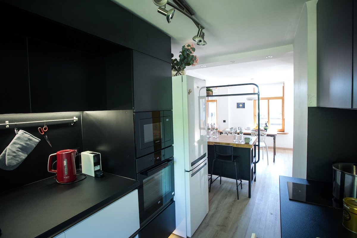 House, terraces, hot tub, garden. Groups Welcome! gallery image 5