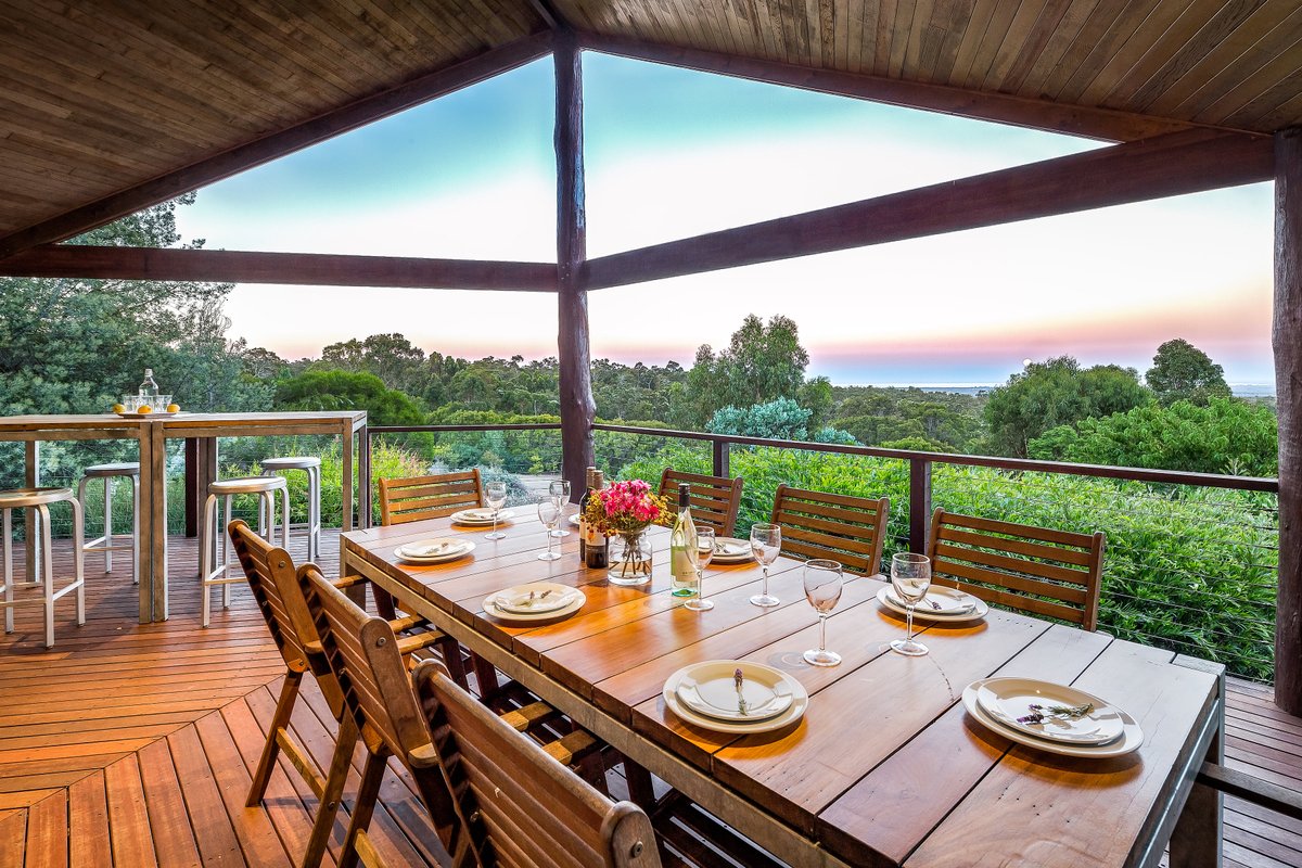 Views Of The Bay—A Tranquil Bushland Escape