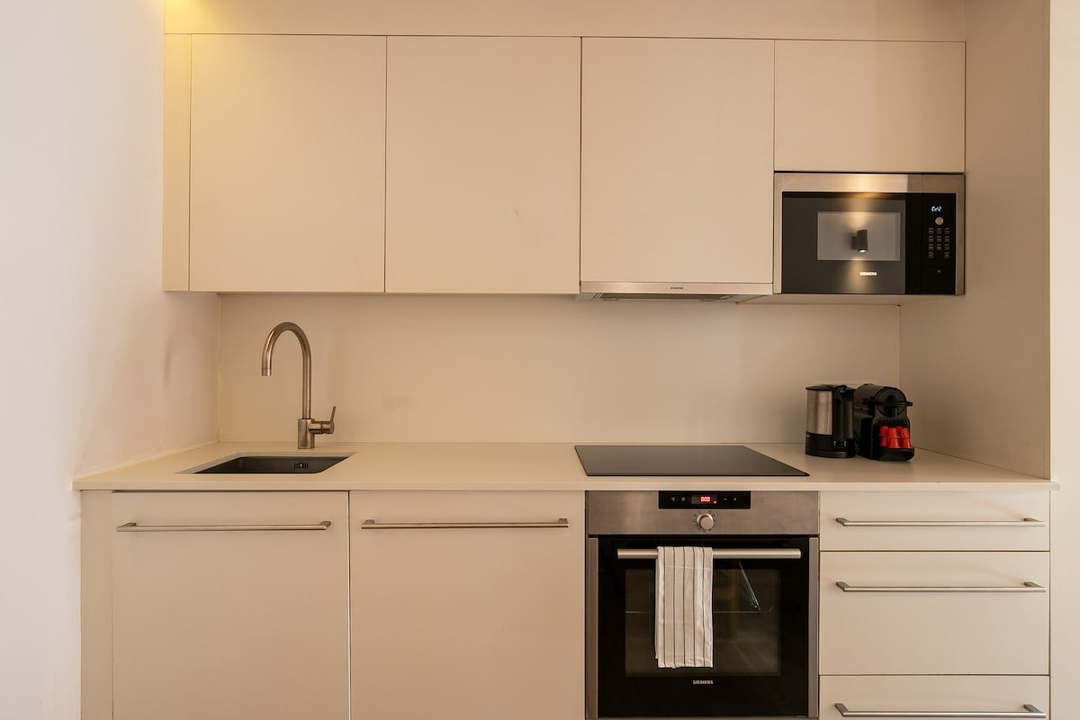 BEAUTIFUL THREE BEDROOM APARTMENT gallery image 5