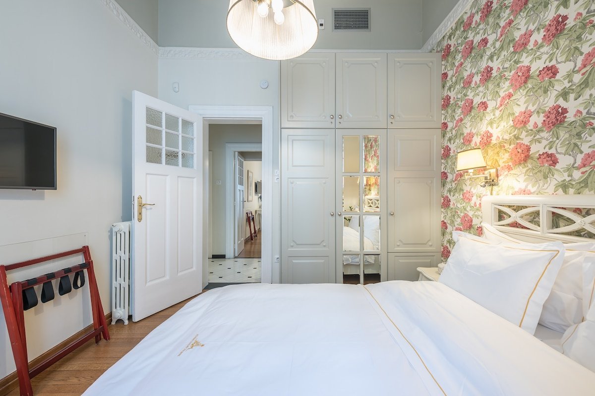 The Rare Luxury Gem in Kolonaki Sq – near Syntagma gallery image 5