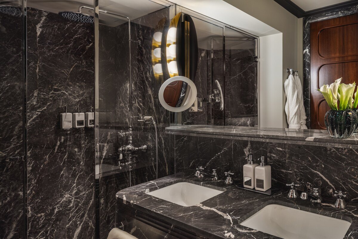 Luxury Two-Bedroom Apartment gallery image 4