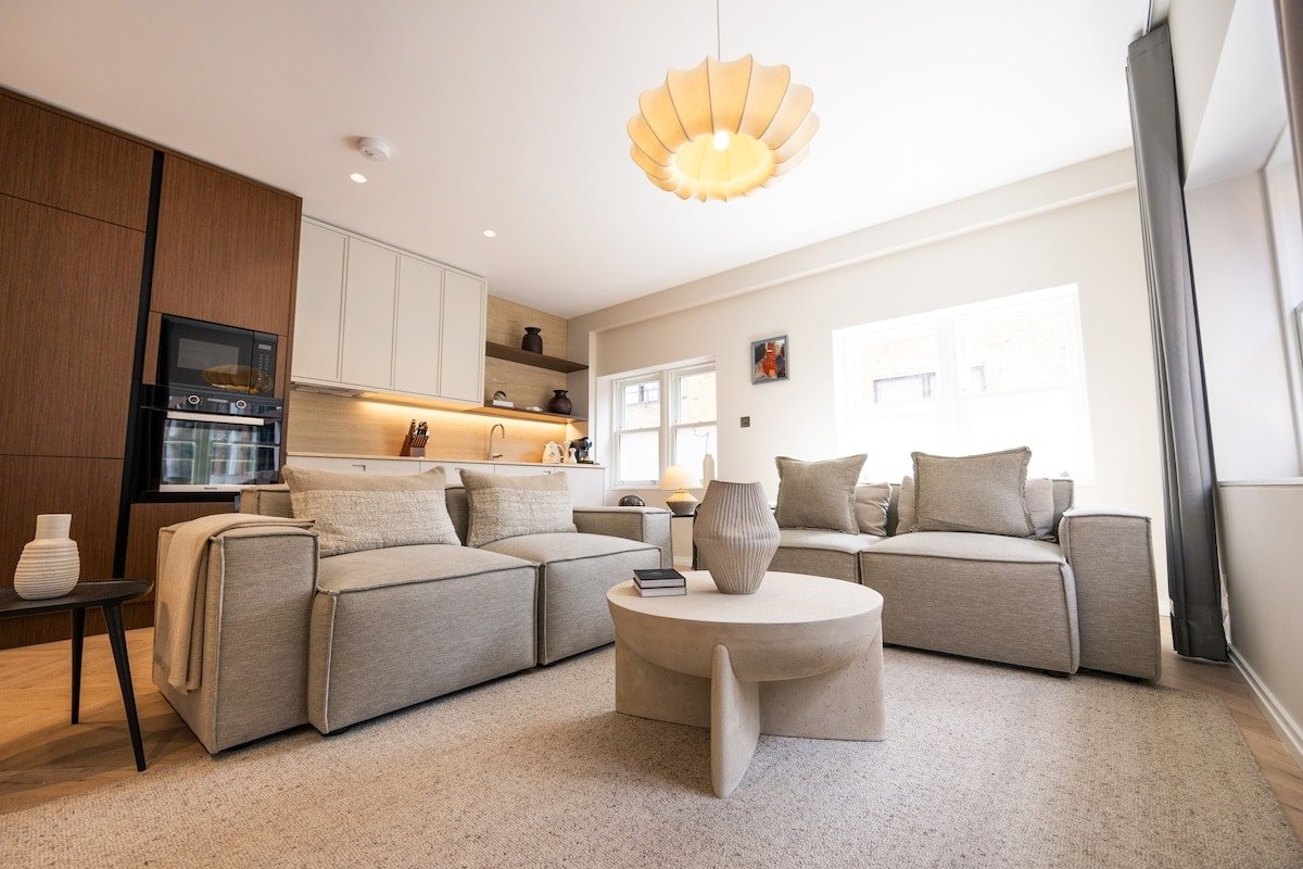 Luxurious 2 bed flat in Covent Garden gallery image 2