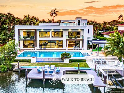 Waterfront Masterpiece Grand Heated Pool Seabreeze