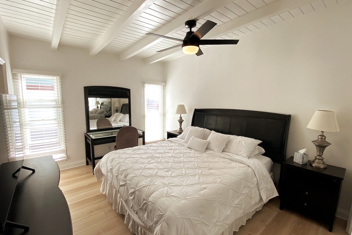 Beach Front House-Newly Renovated – Awesome Home ! gallery image 5