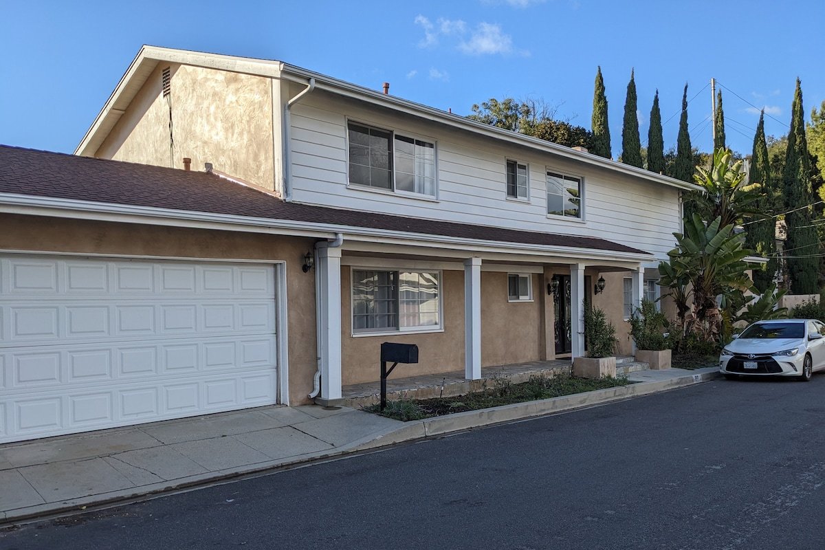 Peaceful Haven with Stunning Mountain Panorama gallery image 4