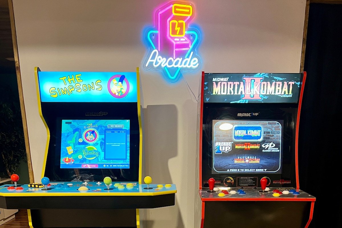 Large Group Getaway 5 mins MSP/MOA |Theatre Room gallery image 4