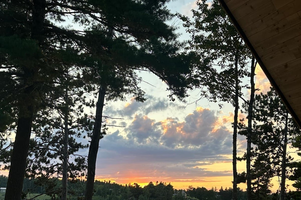 Sunset Shore Cottage – Riverfront gallery image 4