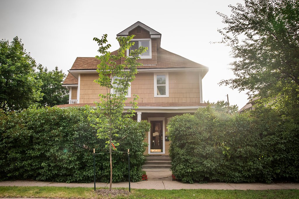 Entire 8BR Historic Mansion in the NE Arts Dist gallery image 3