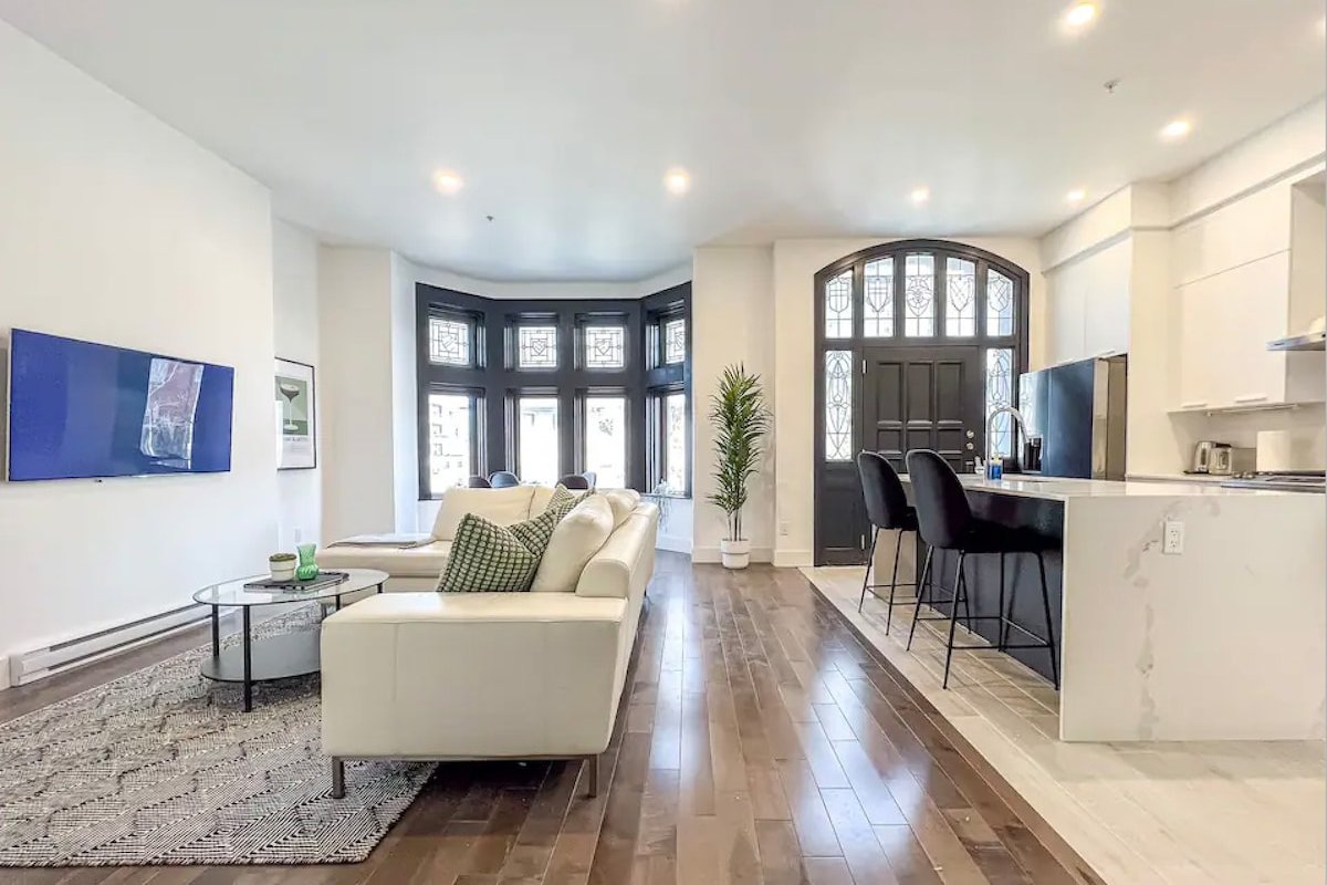 Magnificent Old-Meet 3BR – Downtown Montreal gallery image 2