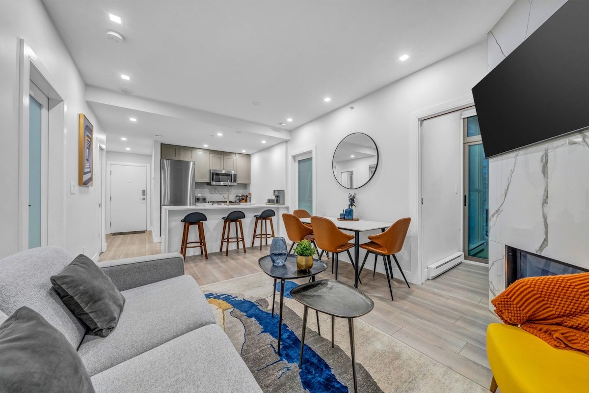 2 Bedroom 2 bath In Trendy Yaletown Pool Gym Park. gallery image 2