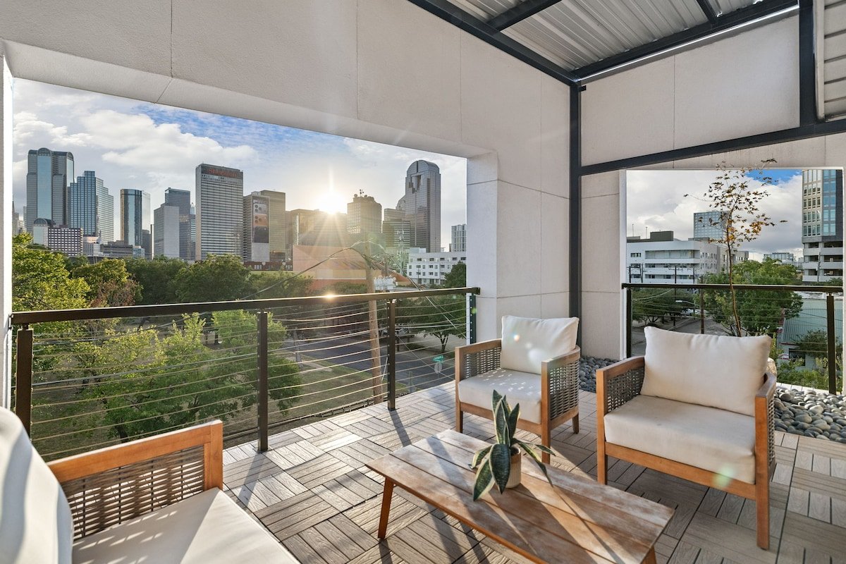 Modern Oasis in Deep Ellum–Spacious Home Sleeps 14 gallery image 5