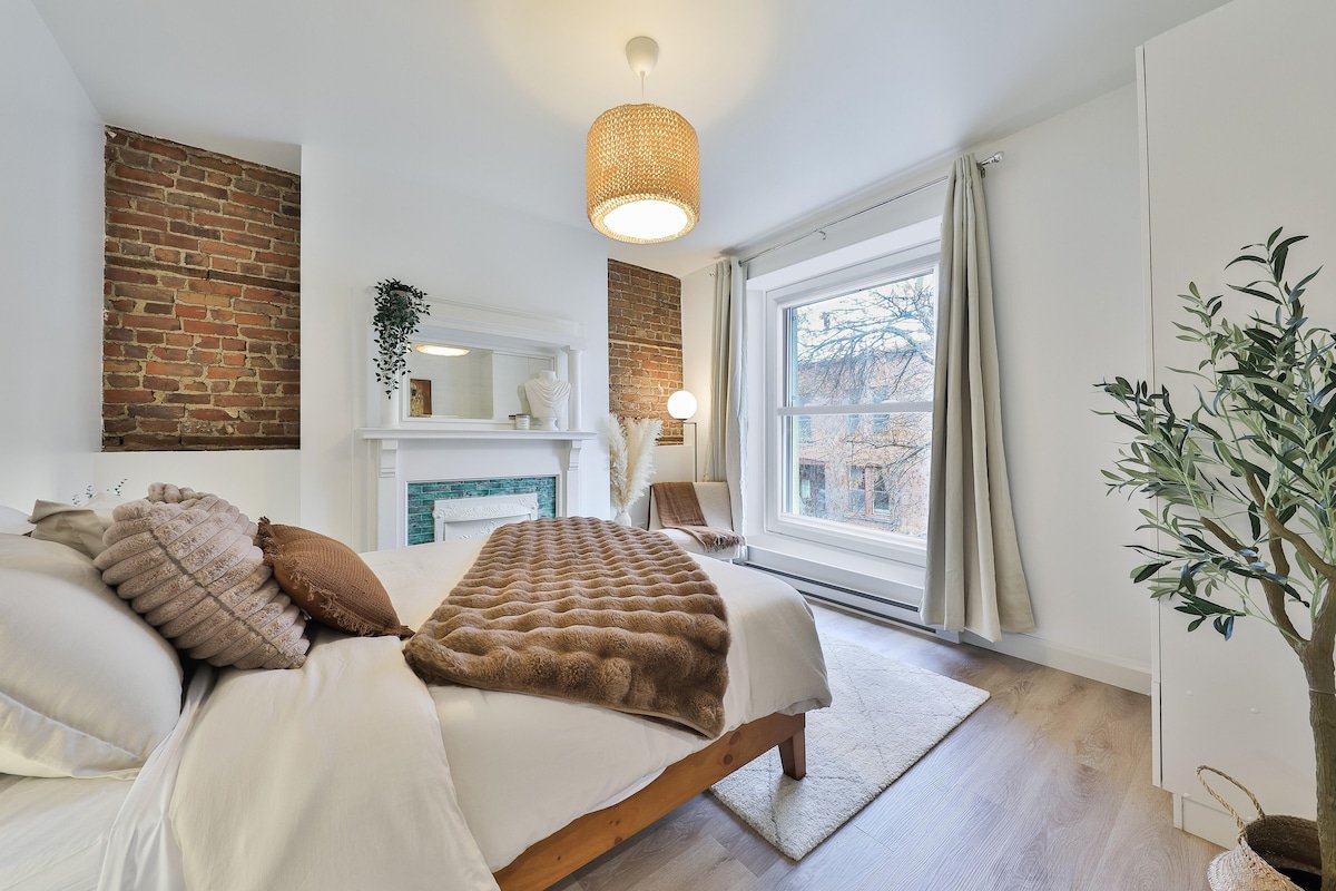 Modern Luxury | NEW | Central MTL | Street Parking gallery image 5