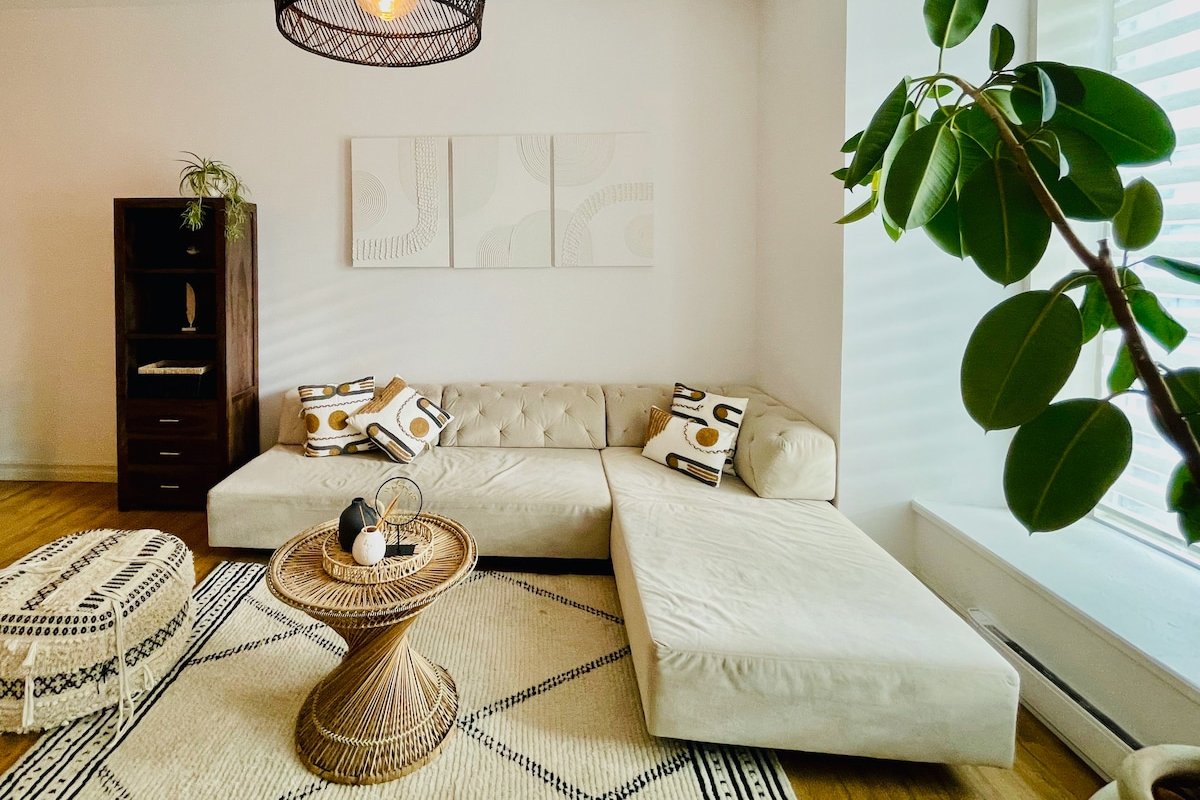 St-Denis street, Modern, 2BR/1 BTH gallery image 2