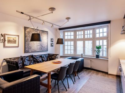 Art House apt. w/ three bedrooms