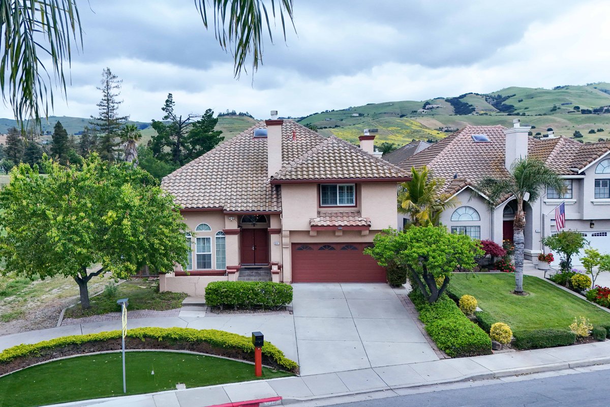 Large Modern Home in Evergreen