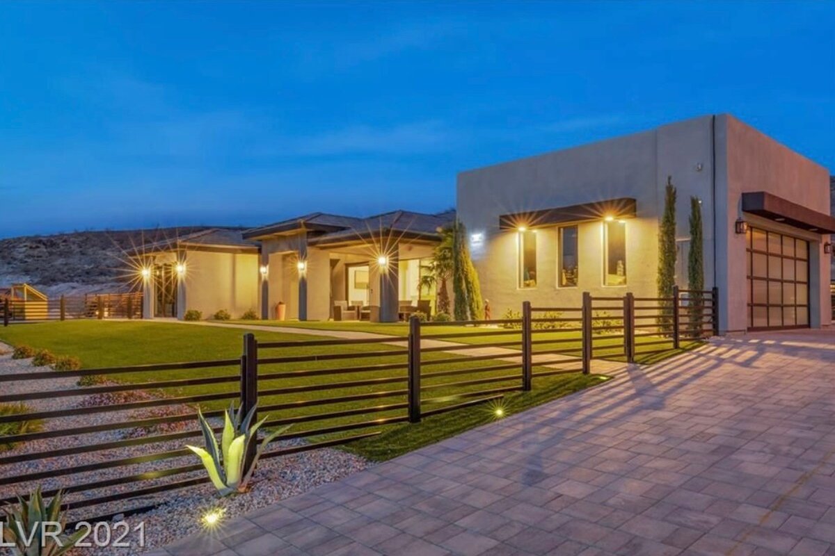 Fully Furnished Henderson Hideaway by Lake LV gallery image 3