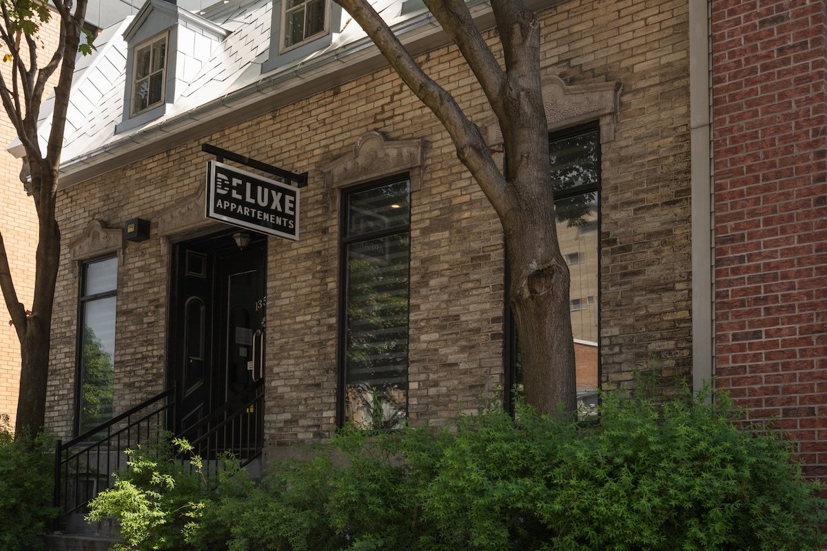 The Old New // Spacious 2000 sqft condo – Downtown gallery image 4