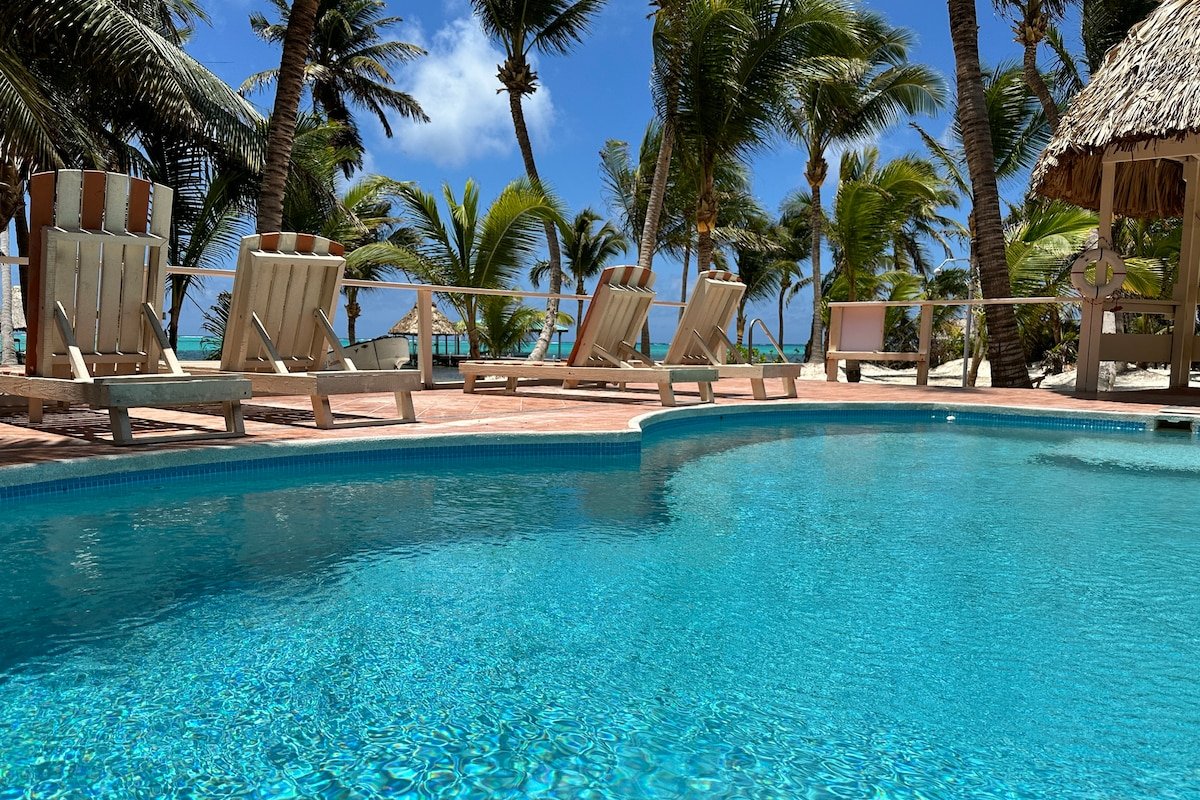 Spacious 7BR Beach Retreat – Ideal for Events gallery image 2