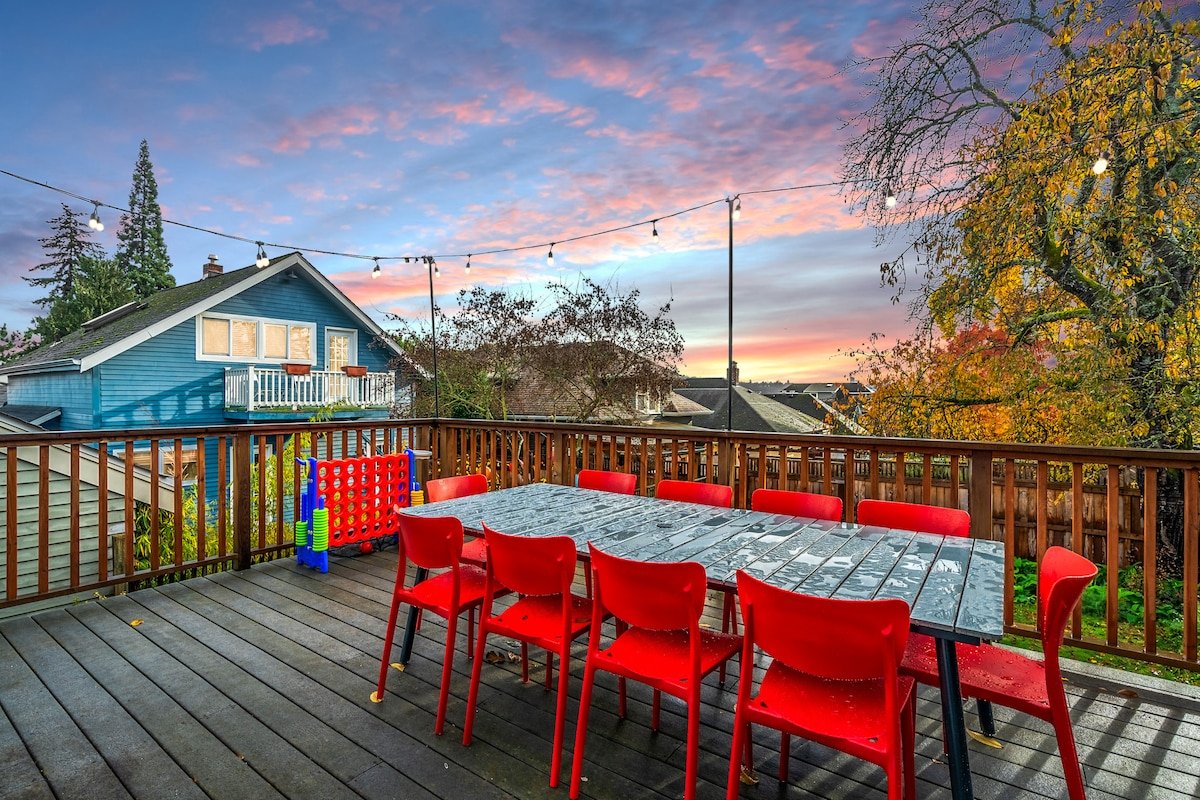 Lake View! ~ A/C ~ Amazing Location ~ Fam Frendly gallery image 4