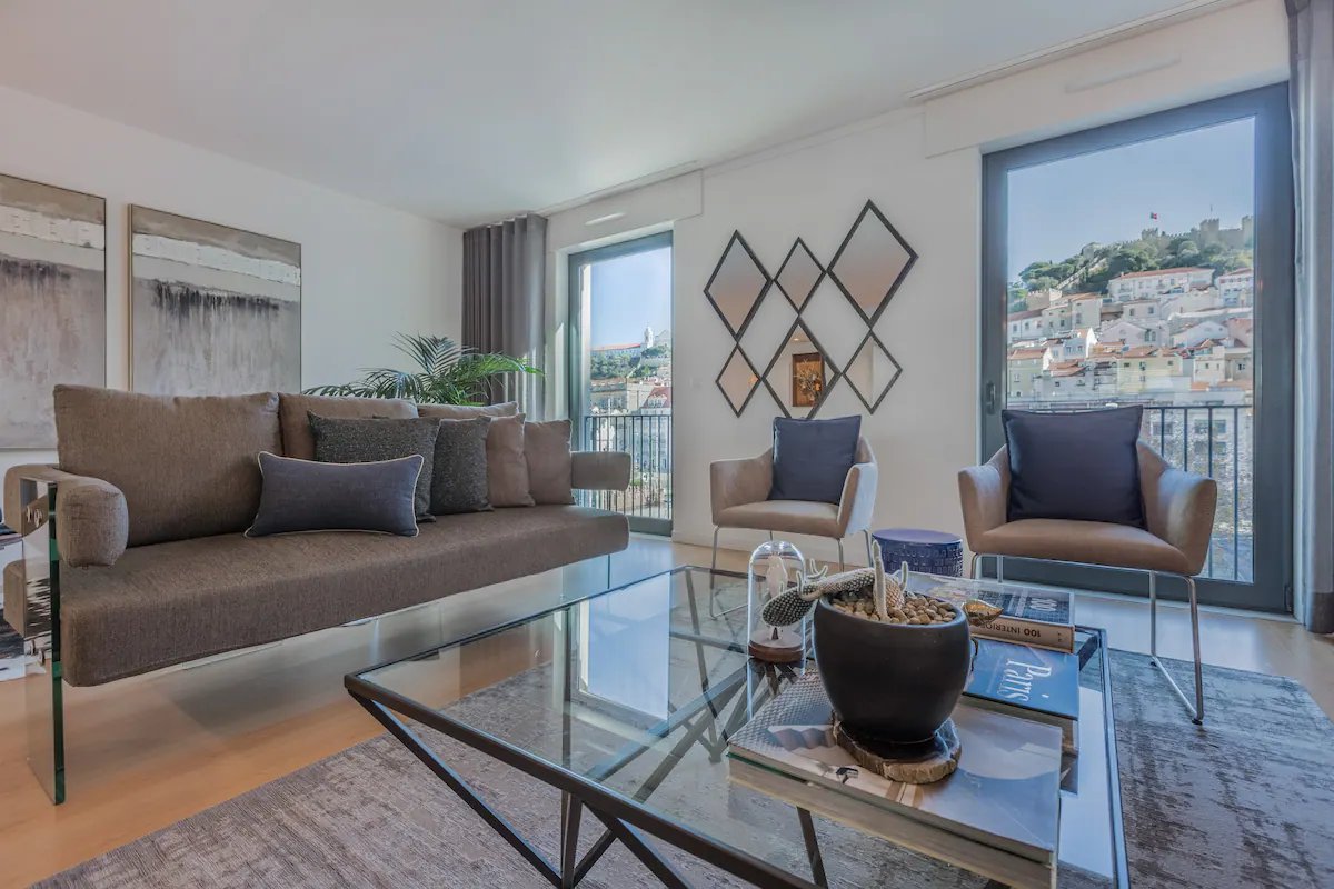 Centric Lisbon with Castle View