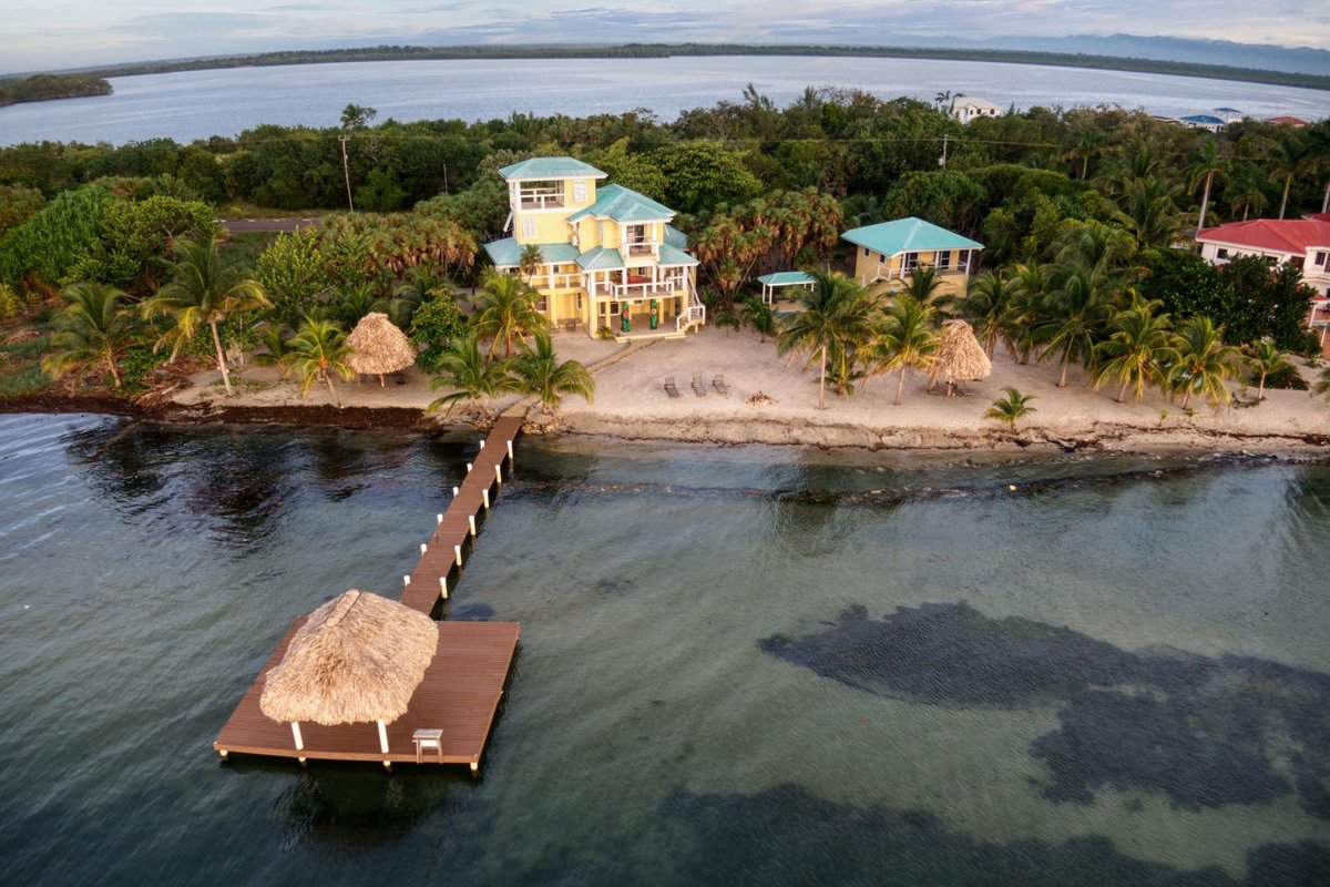 Lucky Duck Villa – Huge Beachfront, Pool and Pier