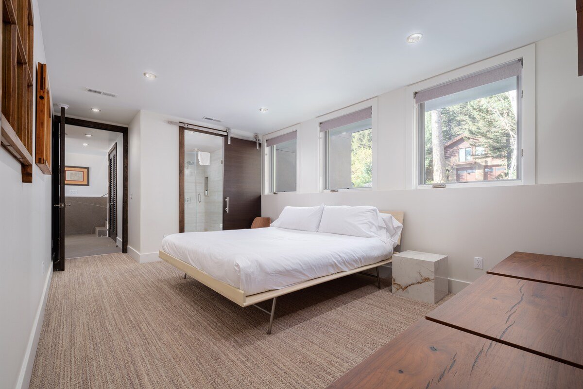 RMR: Montreux House in Teton Village gallery image 5