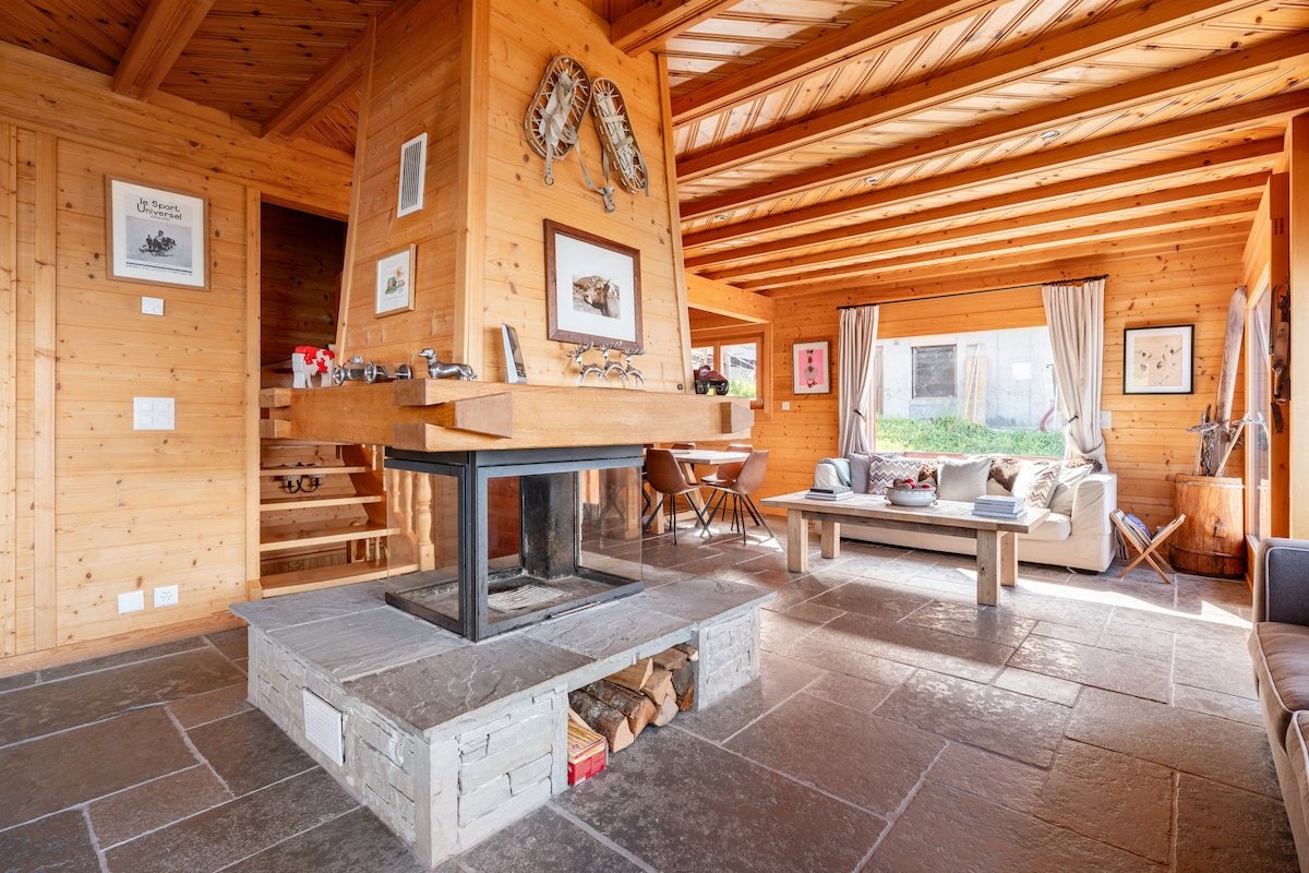 Luxury Swiss Chalet 50m from Piste gallery image 3