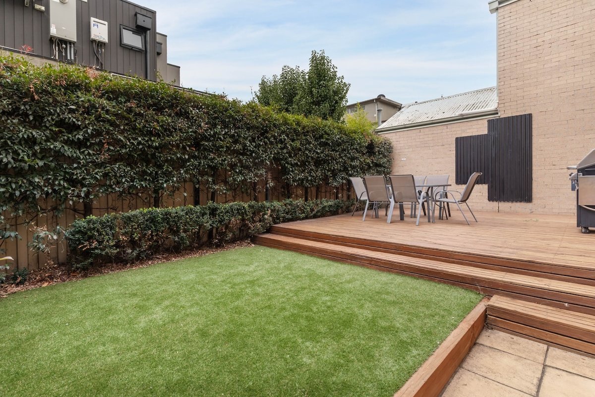 City & Sea Getaway: Spacious 3BR House w/ Parking gallery image 4