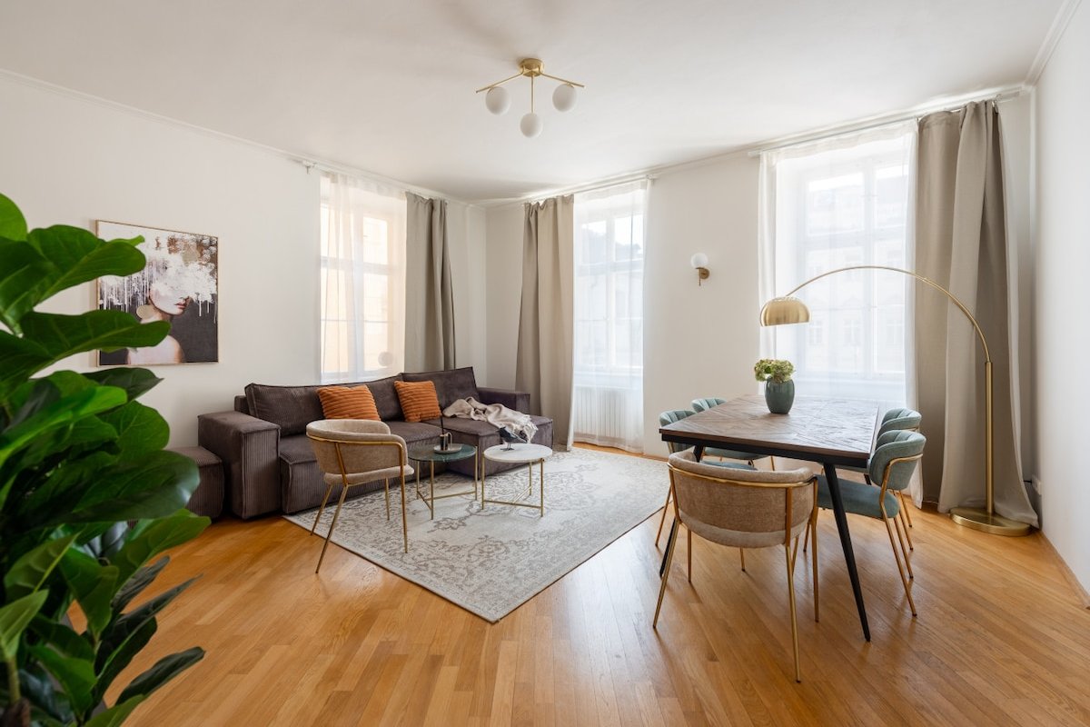 Superior 4BDR Apartment Steps from Charles Bridge gallery image 3