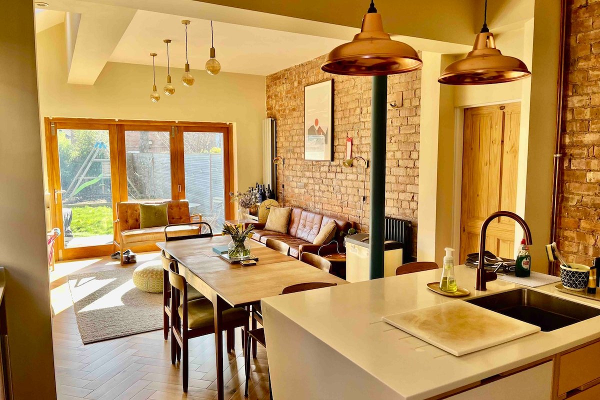 Family home with exciting design features gallery image 3