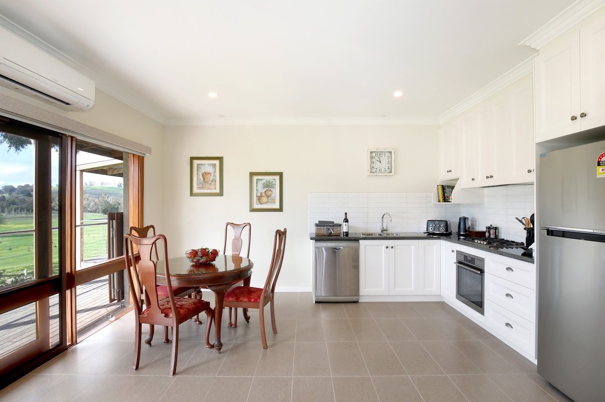 Red Oak Unit, Belaradah on Stefani Estate Vineyard gallery image 4