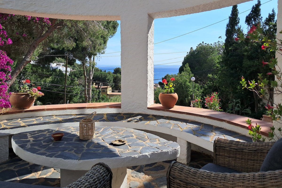 Charming villa 200 m2 just 150 m from the beach gallery image 4