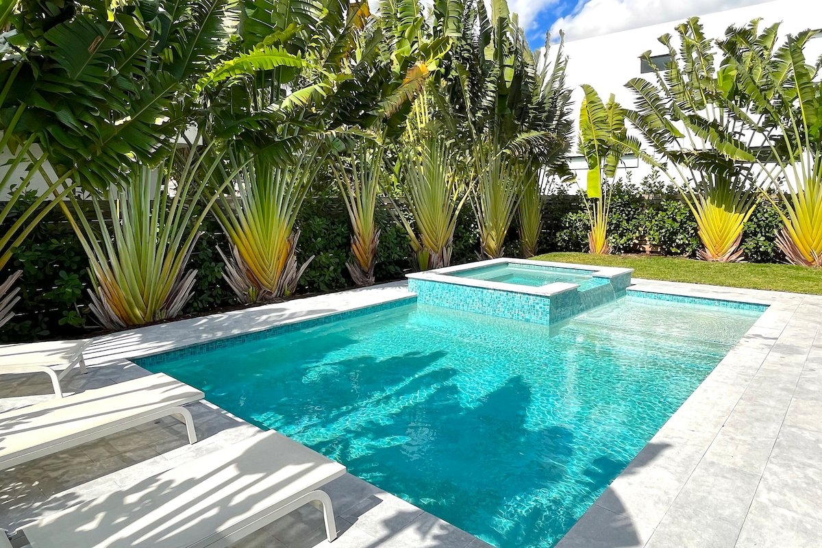 Topo Encanto-Modern Villa, Free Heated Pool & Spa! gallery image 5