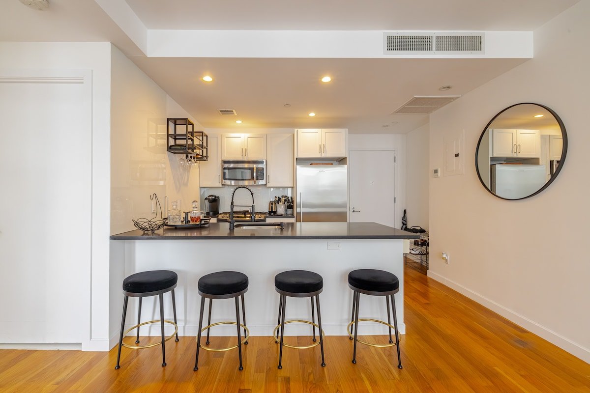 Modern Brooklyn Retreat: Private Suite Near It All gallery image 3