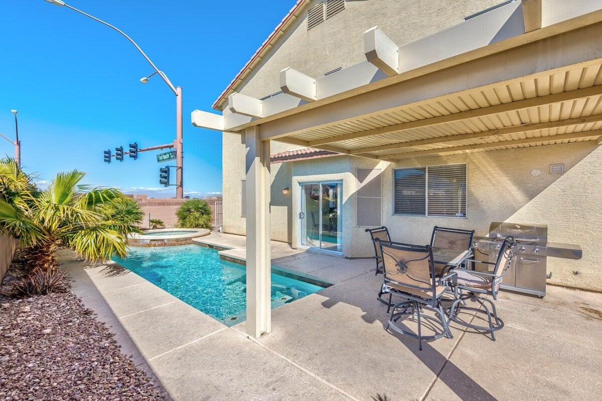 777Rentals – 4BRs/3BA – Wet and Wild Convenience gallery image 3