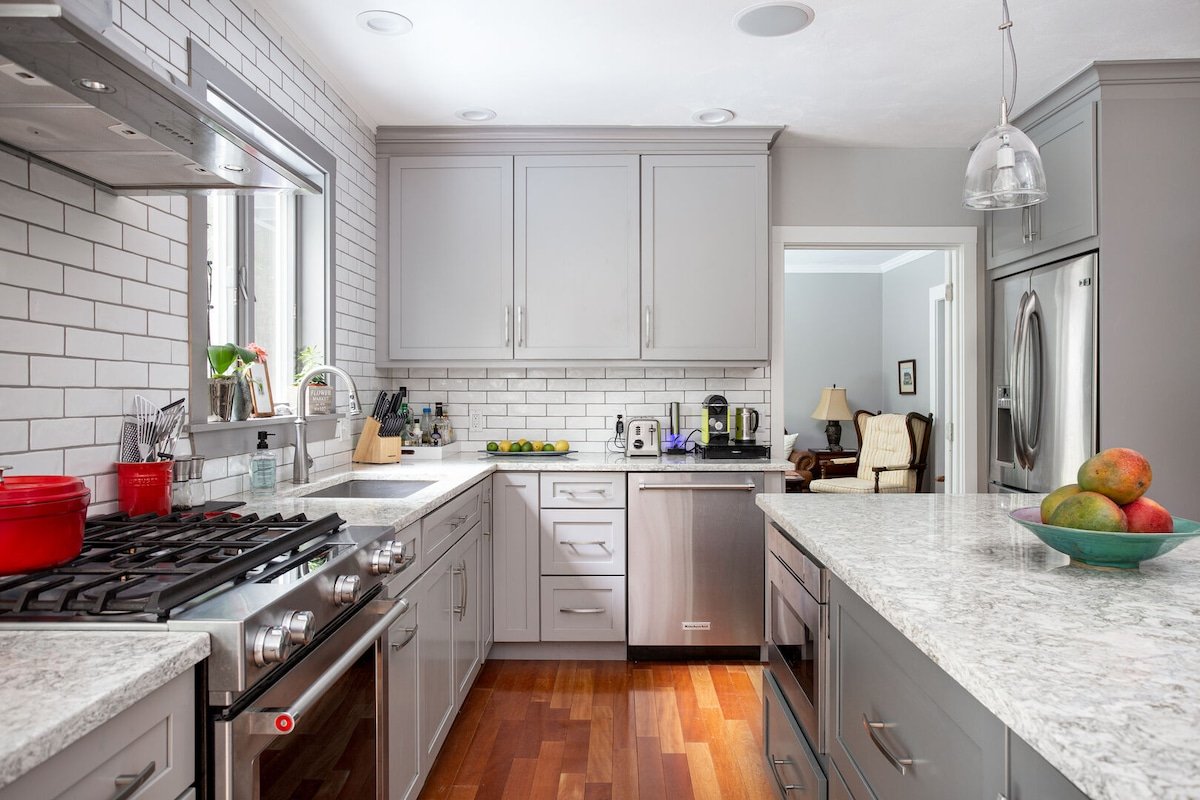 3 miles to beach with pool and large deck; 6BR/4BA gallery image 2