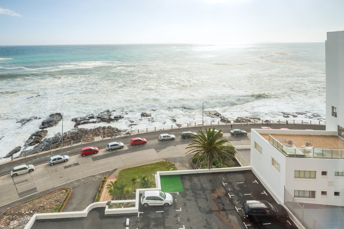 Sea Point Beach Front Gorgeous Apartment gallery image 5