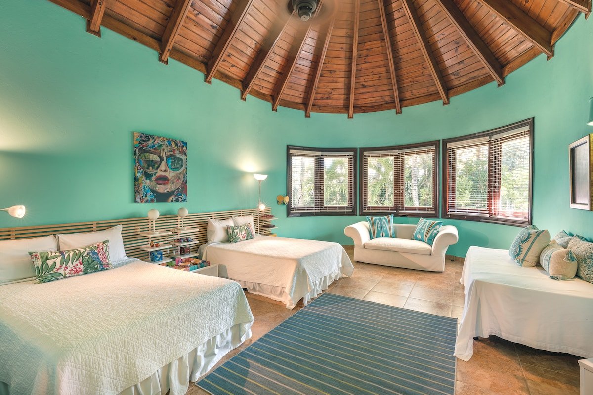 Corales 28 – Gorgeous Beachfront Villa gallery image 5