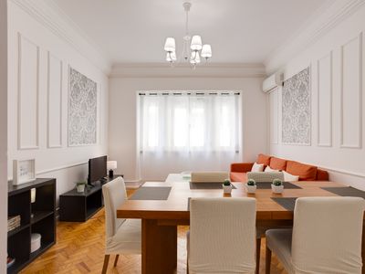 Home Out 3E – Apartment at City Center w/Parking