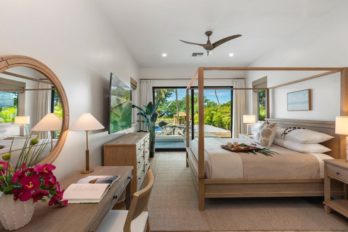 #1 Direct Beach Front Mansion! gallery image 2