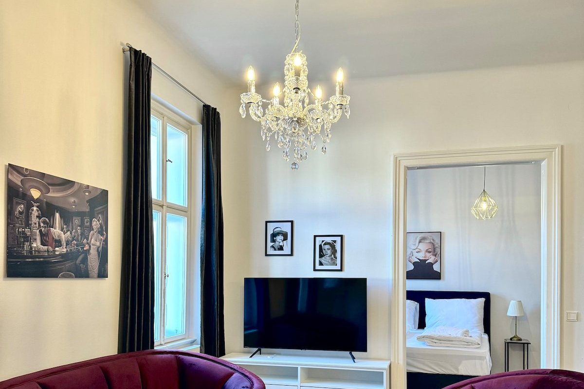 Elegant Vienna Charm: Central 3-Bedroom Apartment gallery image 2
