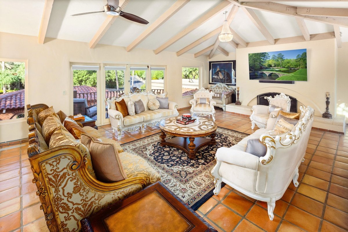 Award-Winning Ritz Carlton Golf Green Estate|Sauna gallery image 3