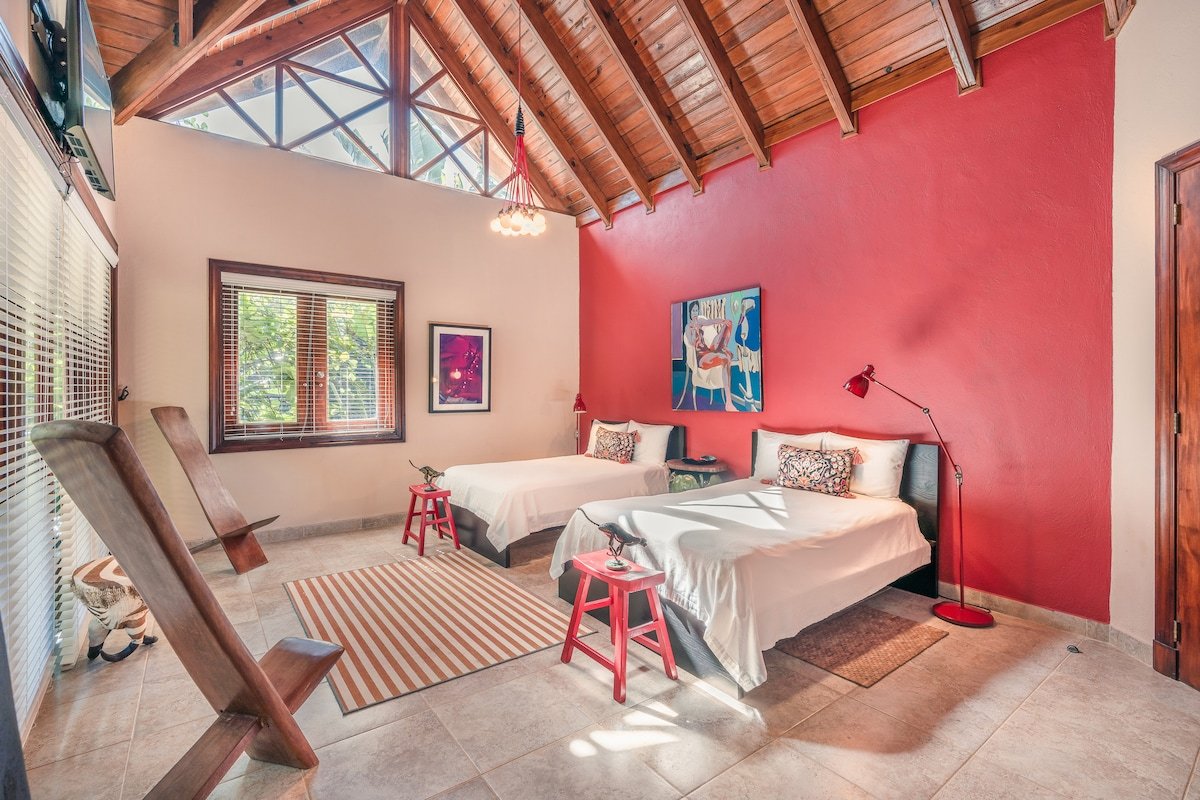 Corales 28 – Gorgeous Beachfront Villa gallery image 4