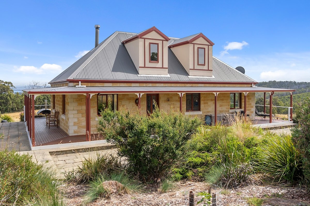 Private Sanctuary in Alonnah (3BR) fenced Seaviews gallery image 2