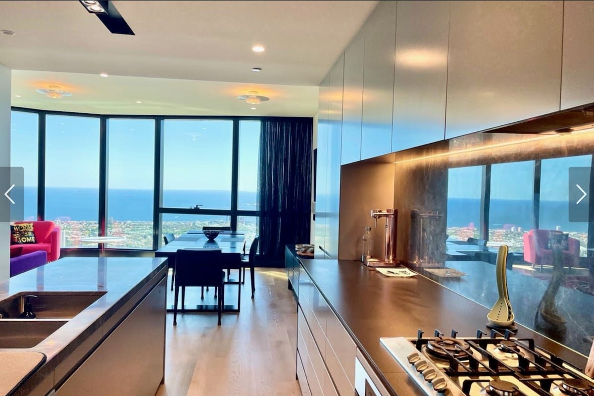 Sky High Luxury Panoramic Views gallery image 4